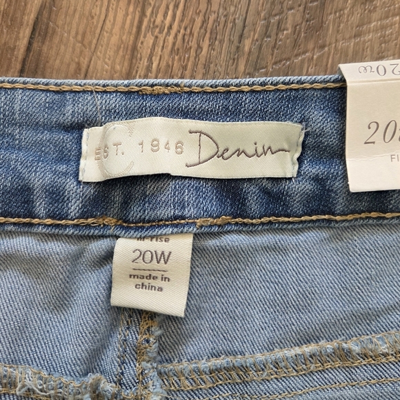 Denim Est. 1946 Hi-Rise Jegging Capris Embroidery Crop Wide Leg 20W New W/tags - Picture 2 of 13